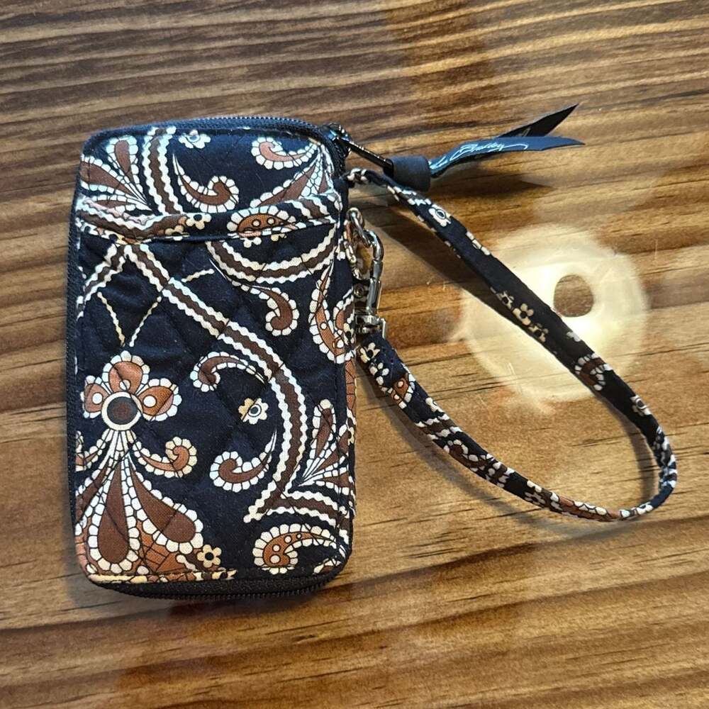 Vera Bradley Caffe Latte Zip Around Wallet Wristlet Brown Black Quilted Paisley